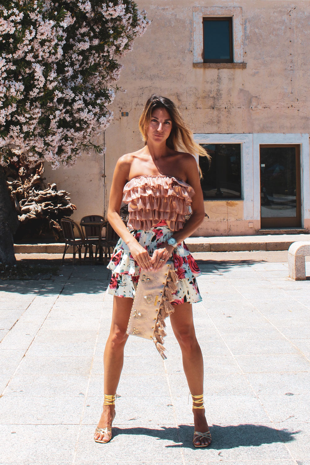 immagine 4 di borsa in pelle ricamata modello riomaggiore colore rosa di fedebyfede