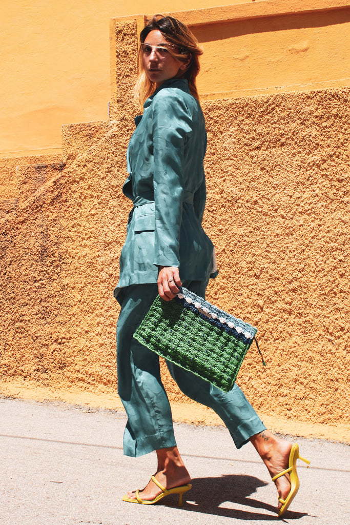immagine 4 di borsa all'uncinetto modello vernazza colore verde smeraldo di fedebyfede