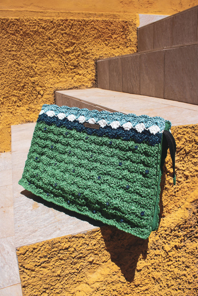 immagine 3 di borsa all'uncinetto modello vernazza colore verde smeraldo di fedebyfede